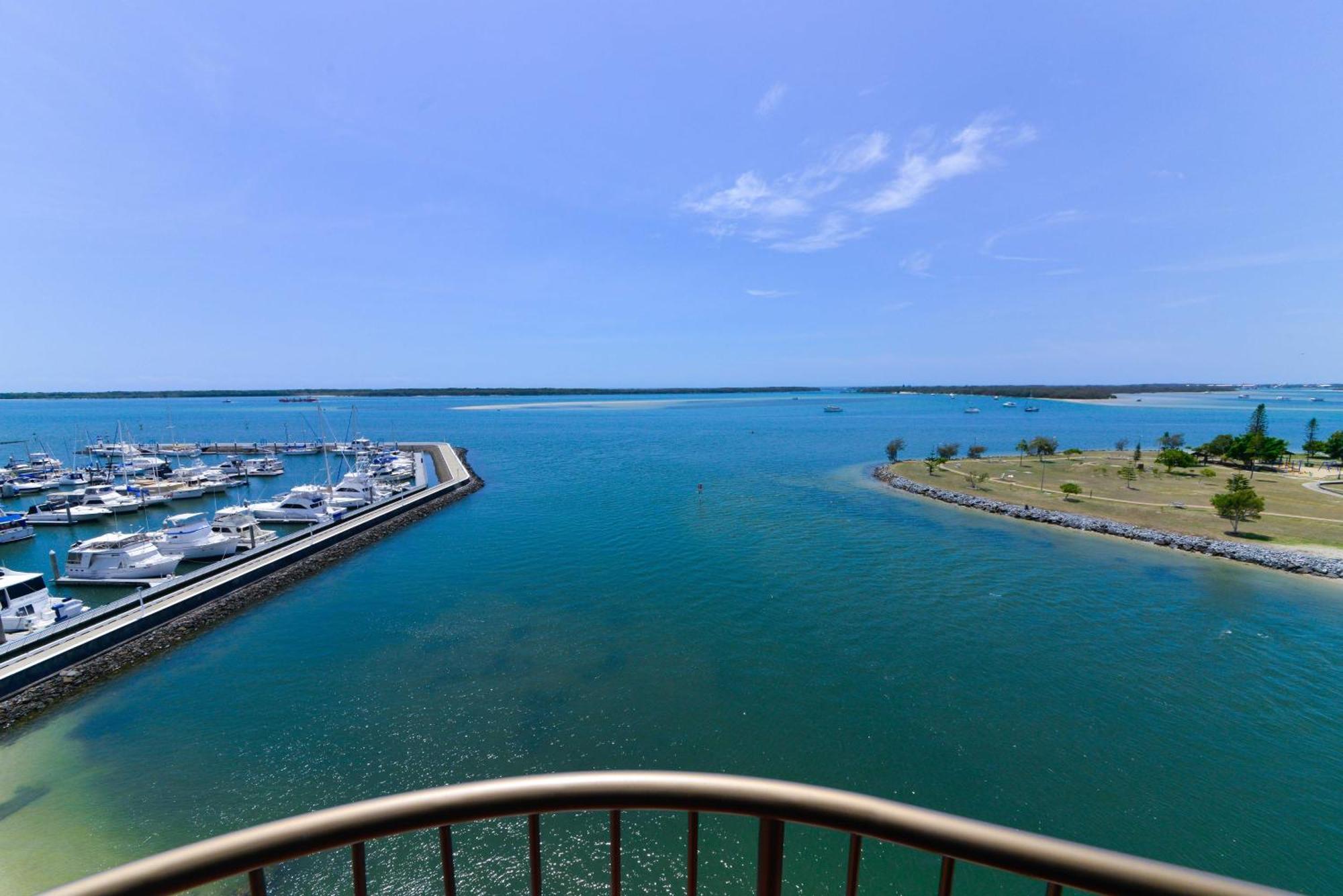 Broadwater Shores Waterfront Apartments Голд-Кост Экстерьер фото
