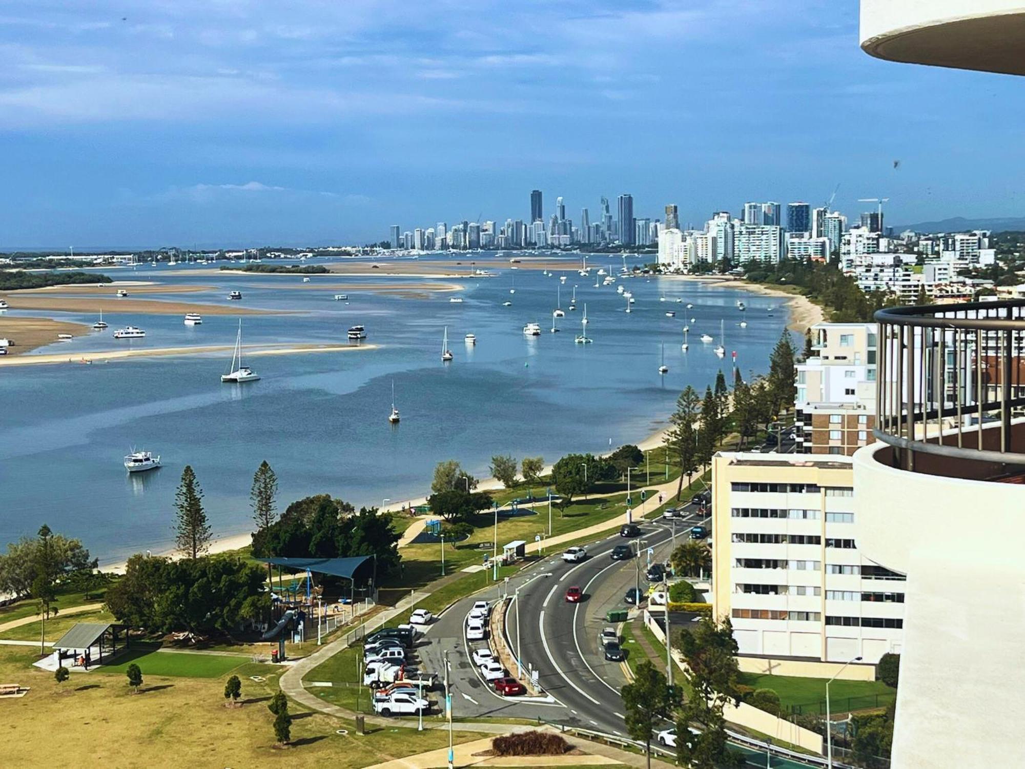 Broadwater Shores Waterfront Apartments Голд-Кост Экстерьер фото