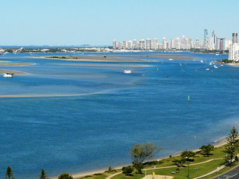 Broadwater Shores Waterfront Apartments Голд-Кост Экстерьер фото