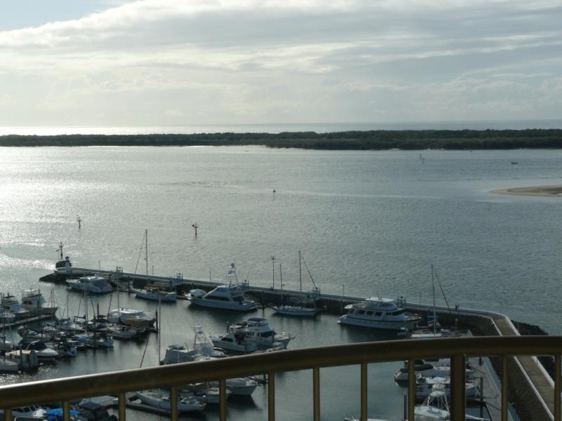 Broadwater Shores Waterfront Apartments Голд-Кост Экстерьер фото