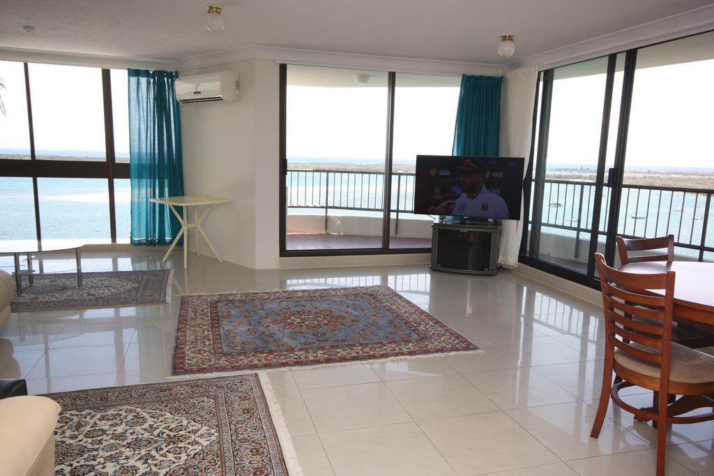 Broadwater Shores Waterfront Apartments Голд-Кост Экстерьер фото