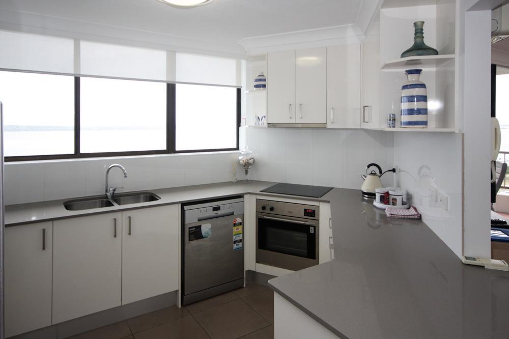 Broadwater Shores Waterfront Apartments Голд-Кост Экстерьер фото